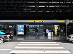 バス停側のエントランスはこちら．