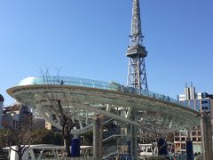 歩いてテレビ塔とオアシス２１に行ってみました

きれいに花壇などが整備された公園の中に突然現れます
まさに天空に浮かぶ宇宙船のよう

上の展望台へは階段かエレベーターでいけます
