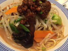 ライブが終わり栄に戻ってきました
９時ごろだったせいか、地下街や商業ビルのお店は閉店
繁華街はほとんどバーや居酒屋です

仕方ないのでリンガーハットに入りましたが
たまたま八丁味噌を使った中部限定ちゃんぽんがあったので食べました

なかなか美味しかったです♪