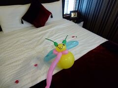 ロビーでウエルカムドリンクを頂いて、
チェックイン。
子供連れだからなのか、可愛らしいバルーンがお迎え。
喜ぶ子供たち。