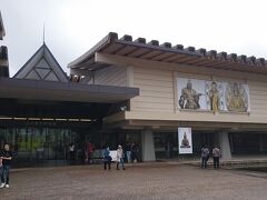 東大寺の南門前は観光客で大混雑していたので東大寺には立ち寄らず本日の目的だった国立博物館の快慶展に向かいました。