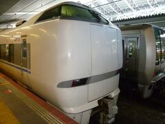 今回のツアー集合場所は大阪駅中央出入り口でした。

乗車するサンダーバード
９号車普通指定席