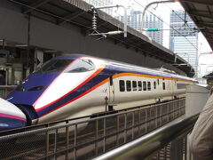 東京駅から新幹線で浜松へ。

写真は、息子撮影「山形新幹線　つばさ」。

銀塗装のつばさはなくなり、このデザインに変わったことを息子に教えてもらう...
