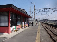 【その２】からのつづき

滑河駅から、ＪＲ成田線に乗ってやってきた香取駅。
そういえば、この駅で降りたことってあったかなあ…