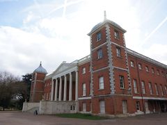 そしてちょっと郊外へ観光に向かう。
今回はちょっと郊外のOsterley Houseへ行ってみました。ナショナルトラストの管理する屋敷です。
内装は思っていたよりも素晴らしく、楽しめました。
ただある意味目玉ともいえる階段部分の見学が最後の出口の手前から見上げるだけというのがちょっと残念。

で、併設の食堂で軽くランチ。
リーキとポテトのスープとクリームティー。
スープはリーキメイン。このタイプのものは初めてだったがなかなか美味しかった。

