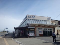 鳥取空港8時40分発の鳥取砂丘行きのバス(500円)に乗り砂丘会館に到着
砂の美術館が閉館中で来週からオープンだったのは残念（＞＜）
今年は砂で世界旅行アメリカ編のようです