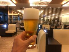 チェックインしてANAラウンジで朝のビールプハァ♪
今朝は、JALや国際線ターミナルなど、多くの友人たちが羽田空港だったようです（＾＾）