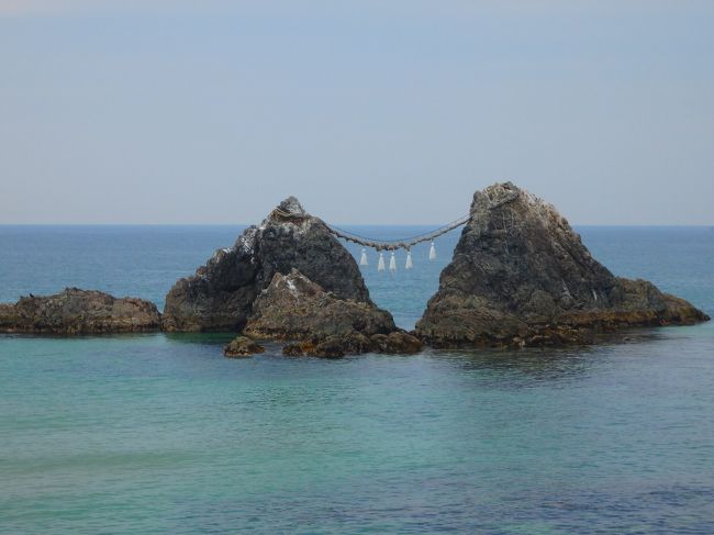 三重の夫婦岩のぱくりですね