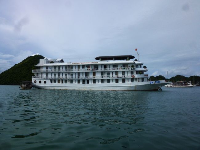 ここで私たちの船、<br />「Ｅｍｏｔｉｏｎ号」を紹介。<br /><br />１９１０年にインドシナスタイルに設計された、アジアンテイストボートらしいよ。