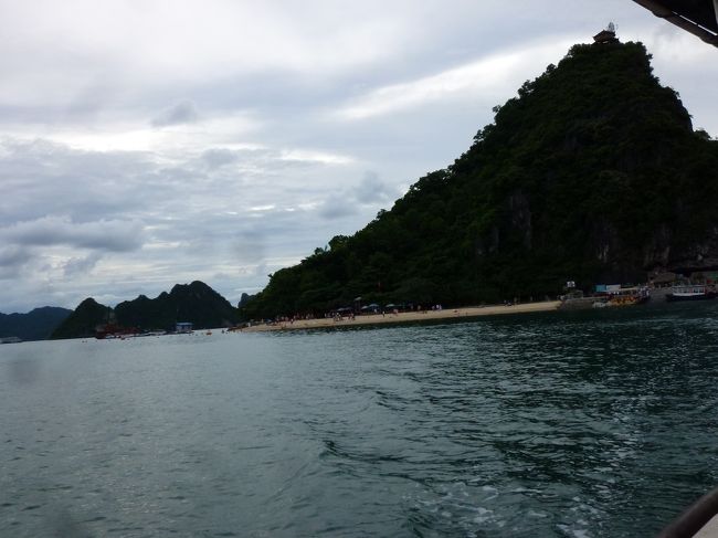 見晴台はこのお山の上。<br /><br />階段で上がる様だった。