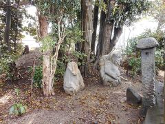 欽明天皇陵の近く、猿石です