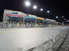 【2017年 サンパウロ・カーニバル】


写真:
向かいにあるのは、「カマロッチ」と呼ばれるスポンサーが構えるＶＩＰ席です。関係者のみが入れるんです。