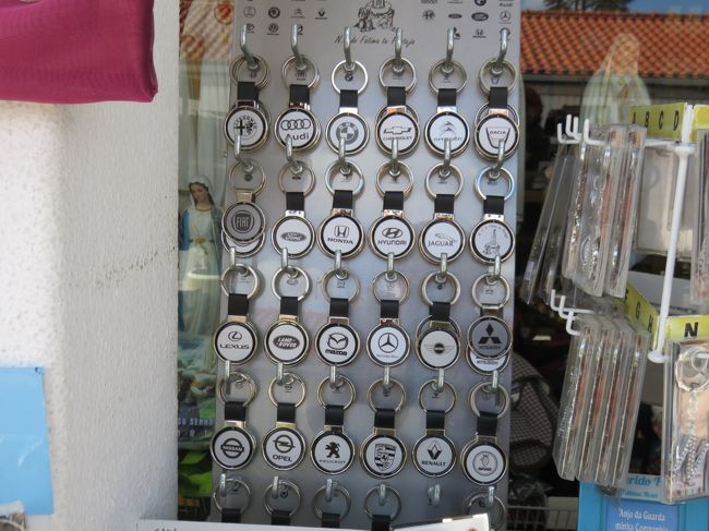 車のマークの入ったキーホルダー