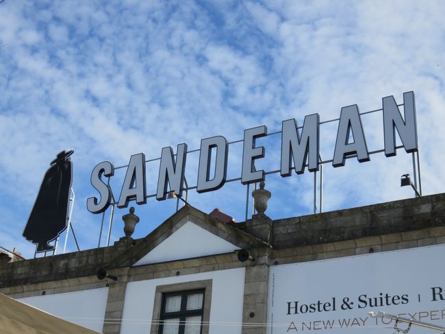 ポルトワインのワインセラー　サンデマン<br />黒マントとソンブレロのトレードマーク