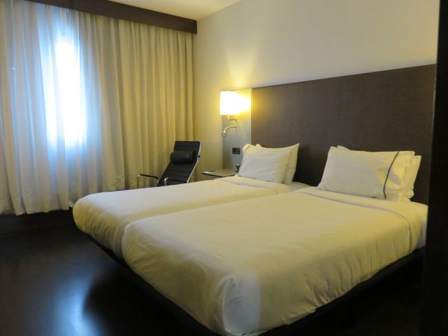 ホテル　ＡＣポルト<br />中心部より離れている<br />高速道路の入り口に近く、モールに隣接している