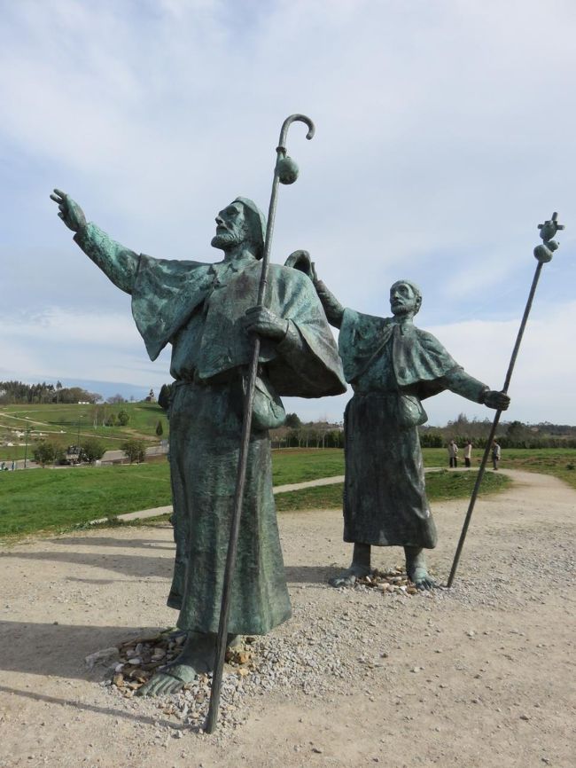 歓びの丘にある像