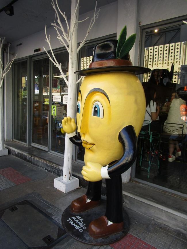 この後デザートを食べにマンゴータンゴへ<br /><br />ちょうど空席があってすぐに座ることができた