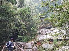 翌日、白谷雲水峡へ。雨具持参で、山歩きの装備もしっかりと。