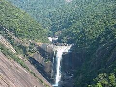 滞在３日目は、屋久島を一周して観光スポット巡り。いいお天気に恵まれて最高の１日。落差６６ｍの名瀑、千尋（せんぴろ）の滝。