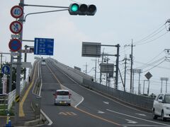 ダイハツ「タント」のＣＭに使われた「ベタ踏み坂」。江島大橋。
ＣＭのような急坂には撮れなかった。