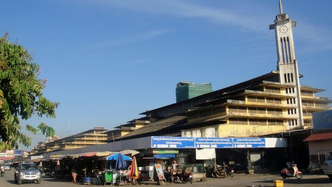 １０分程歩くとナッ・マーケットに出ました。