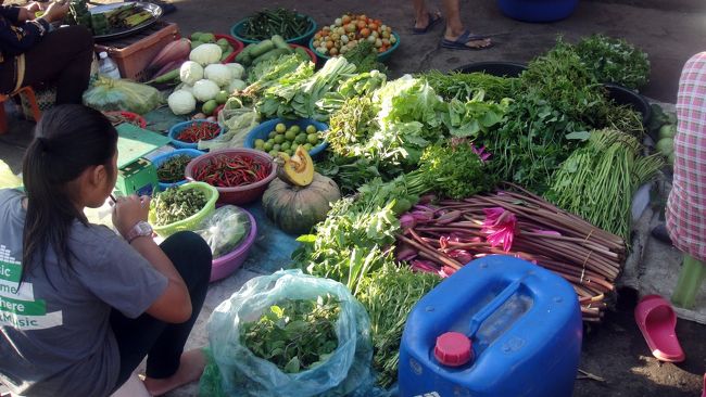 こちらの八百屋さんも……