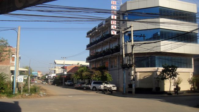 更に西に進んでこのホテル前を左折、