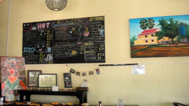 店内は手作り感満載。