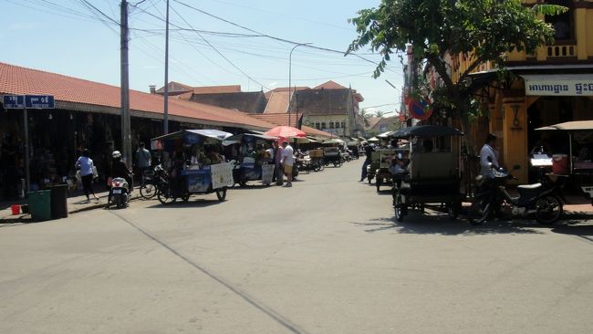 一息ついたし、時刻も１５:００と中途半端なので、オールド・マーケット周辺を徘徊することにしました。この時刻のオールド・マーケットは閑散としてます。