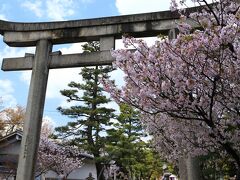 13：30　御香宮（ごこうのみや）神社

社名は境内に湧き出る香りの良い清水を飲むと病が癒えたという伝承から。


拝観料　無料（石庭拝観は200円）
駐車場　無料/20分（超過は有料）