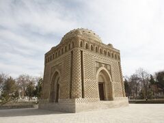 イスマイール・サーマーニ廟（Ismoil Samoniy Maqbarasai）。

9～10世紀に建てられた、中央アジアに現存する最古のイスラーム建築。

壁面の煉瓦の模様は初めて見る種類のものであり、とても印象的。