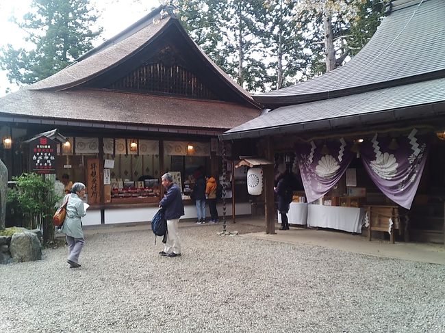 吉水神社<br /><br />源義経や後醍醐天皇との縁もあるが、豊臣秀吉の花見の本陣になったことでも知られる神社。