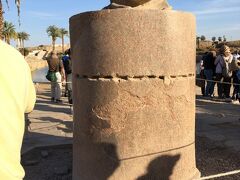 何回かこの石の周りを回ると願いが叶うと言われて
一生懸命回りました。
何回だったかな7回？だったかな？？