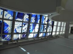 長崎空港　エスカレータの天井

　さぁ　今日から５日間外人親子への「おもてなし」