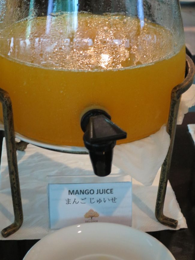 飲み物のお勧めは「まんごじゅいせ」です。<br />毎日あるレギュラーメニューではないようです。<br />併記の日本語は日本人的には「不正解」ですが、<br />ローマ字読みするインドネシア人的には「正解」です。<br />