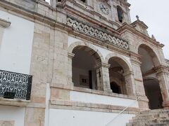 広場に、堂々と建っているのは、ノッサ・セニューラ・ダ・ナザレ教会。

こちらにはもう一つの伝説、街の名前「ナザレ」に関係したマリア像があります。