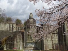 今回はこの平和観音と桜を見に来た。