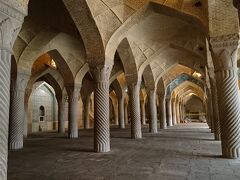 別のモスクに到着。
観光客は少なし。