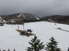磐梯山温泉ホテルの窓からスキー場が見えた。今から出発だ。
