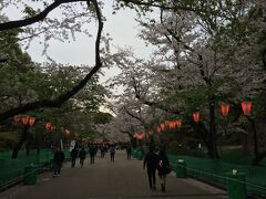 さて上野公園に上がっていくと