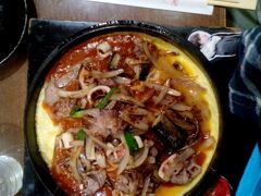 ランチは、地下鉄で移動して「せろり大須」の鉄板スパゲティー食べに行きました。、生パスタが、シコシコ。具だくさんで、もうお腹いっぱいです。