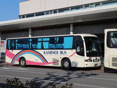 大分空港到着。
湯布院からは大分自動車道などを走行。由布の山並を眺めながら爆走・・・

大分空港までの所要時間は約1時間。
一日6往復のみだが、空港～大分市内が1時間かかることを思うと利用価値はある。

湯布院はいろいろなランキングでも常に上位の人気の温泉地。
ただ、近年の外国人の増加により、その静けさ、素朴さが失われてしまったように思える。
今回は日帰りだったので、温泉、ホテルを語ることはできないが・・・
意外にも、それだけ混雑していても、レストランや観光施設は空いているところも多い・・・
数十年前、日本人の団体客が海外旅行をしていたことと同じことか・・・
湯布院は団体で訪れるところではないのだが・・・

ローカル線を楽しみ、湯布院を彷徨った一日、まあ、天気が良かったので楽しめた一日だった。