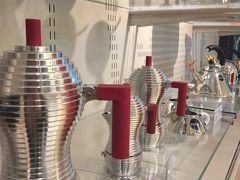 アレッシ。こんなエスプレッソメーカー見たことない！