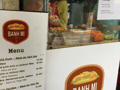 ポークバーベキューのバインミーが20,000ドン。

ってことは、100円？！

やすっ！

