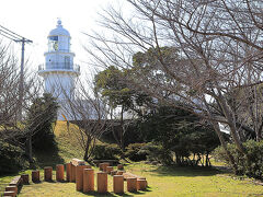 灯台付近は公園になっていて、駐車場もあります。