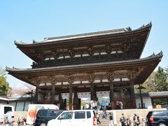 歩いてすぐ仁和寺に到着。初仁和寺です。
仁王門立派です。