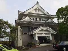 五島市観光歴史資料館です。
入館には230円だったか280円だったか必要でしたので入りませんでした。(^^;
