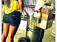 【バイーア州の州都：サルバドール】

アイスクリームおじさん...。まあ、これだけ暑いと、アイスクリームも売れるでしょうね...