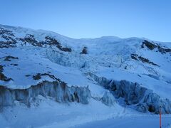 山頂のホーサースエリア。ザースフェーよりも近くに氷河が見える！　トリフト氷河という名らしい。