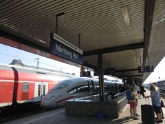 ニュルンベルク
9:00、2時間程でニュルンベルク中央駅に到着。
結構混んでいて予約せずに乗ったので空いている席を探すのが大変でした。